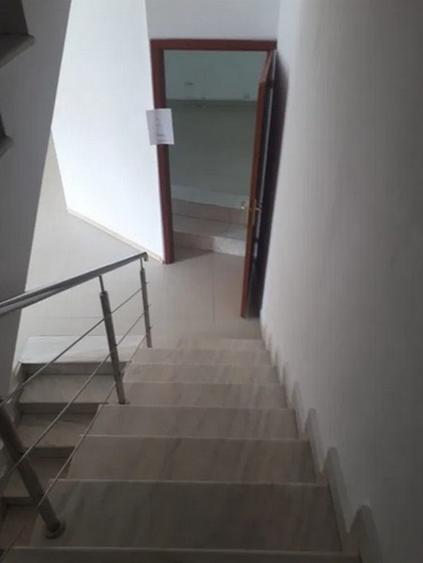 Casă individuală cu 9 camere cu Canalizare în Moșilor