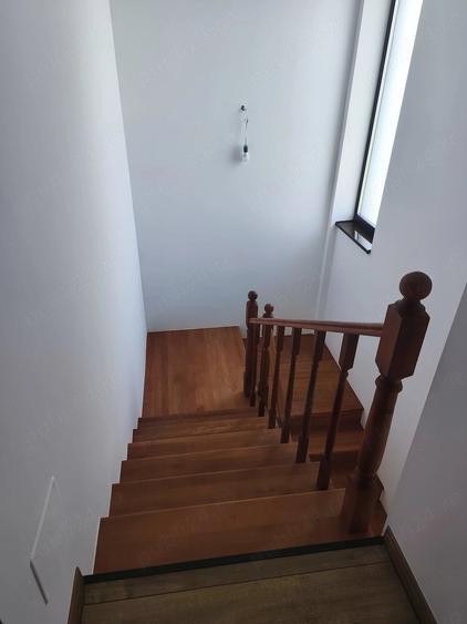 Casă cu 5 camere cu Teren 371 Mp în Afumați