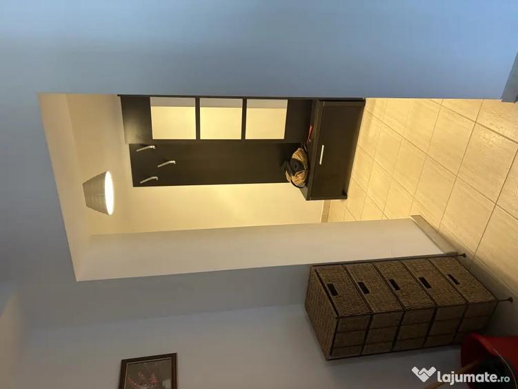 Apartament cu 3 camere decomandat în Berceni