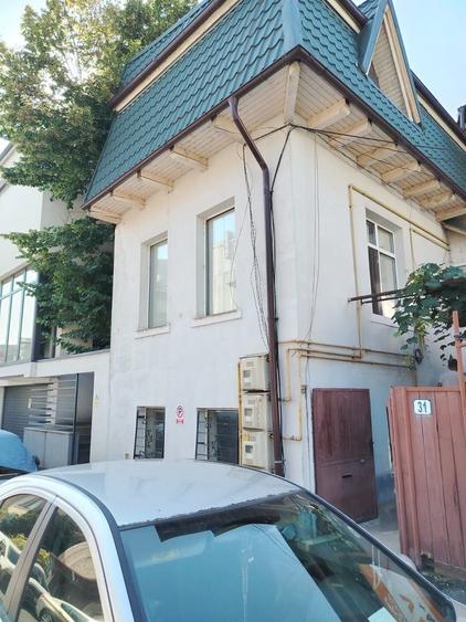 Apartament cu 2 camere decomandat, mobilat în Victoriei