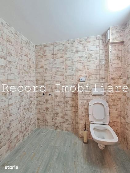 Casă cu 6 camere cu Teren 227 Mp în Gruia