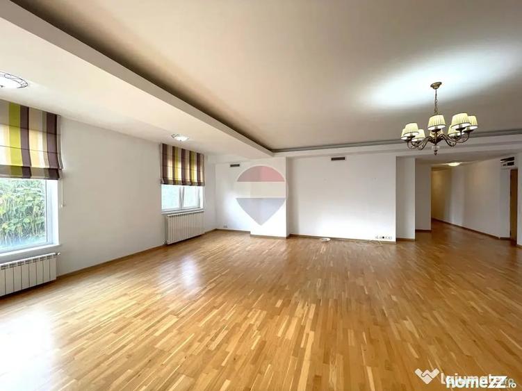 Apartament cu 4 camere decomandat în Nordului