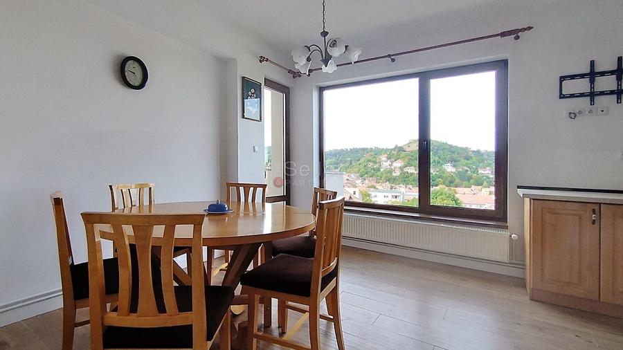 Apartament cu 4 camere decomandat, mobilat în Centrul Istoric