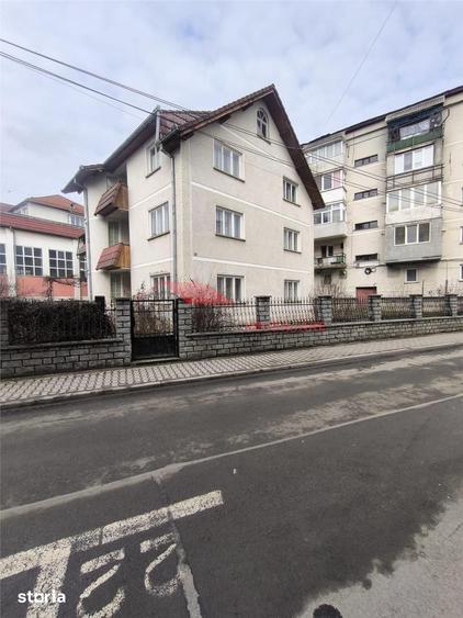 Casă cu 9 camere cu Teren 776 Mp în Ștefan cel Mare