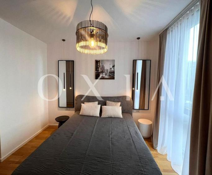Apartament cu 4 camere semidecomandat, mobilat în Tipografilor