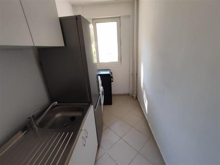 Apartament cu 2 camere decomandat în Teiul Doamnei