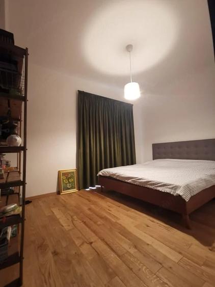 Casă cu 8 camere cu Teren 408 Mp în Central