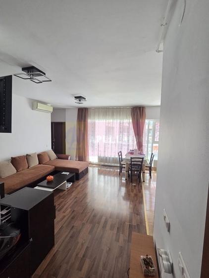 Apartament cu 3 camere decomandat în Titan