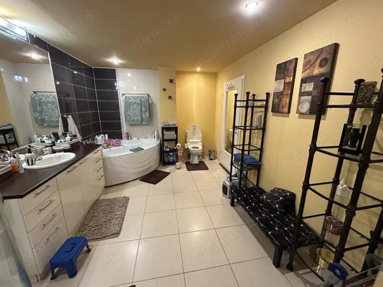Apartament cu 4 camere decomandat în Govândari