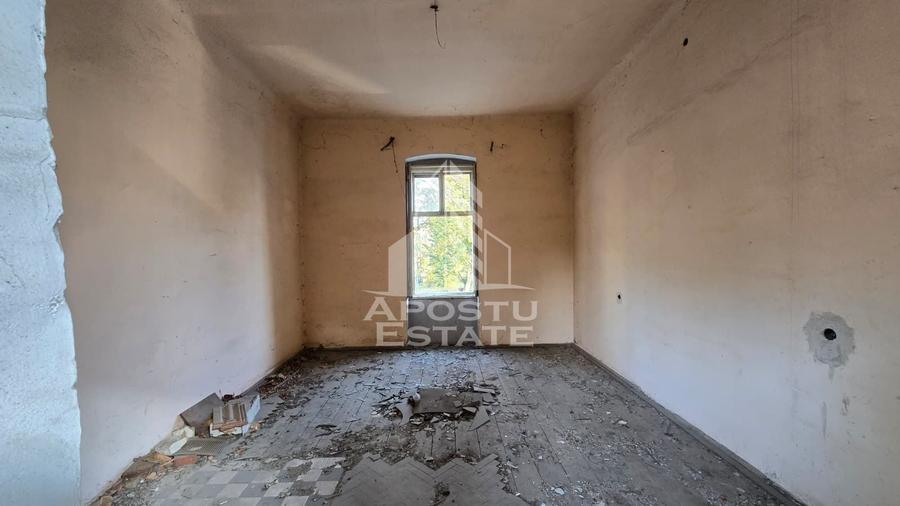 Casă individuală cu 55 camere cu Canalizare în Semicentral