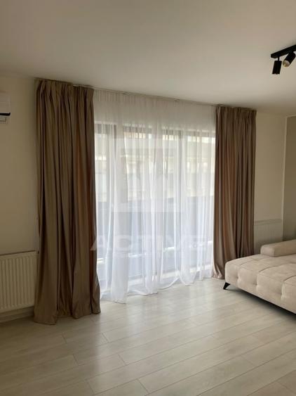 Apartament cu 3 camere semidecomandat, mobilat în Zorilor