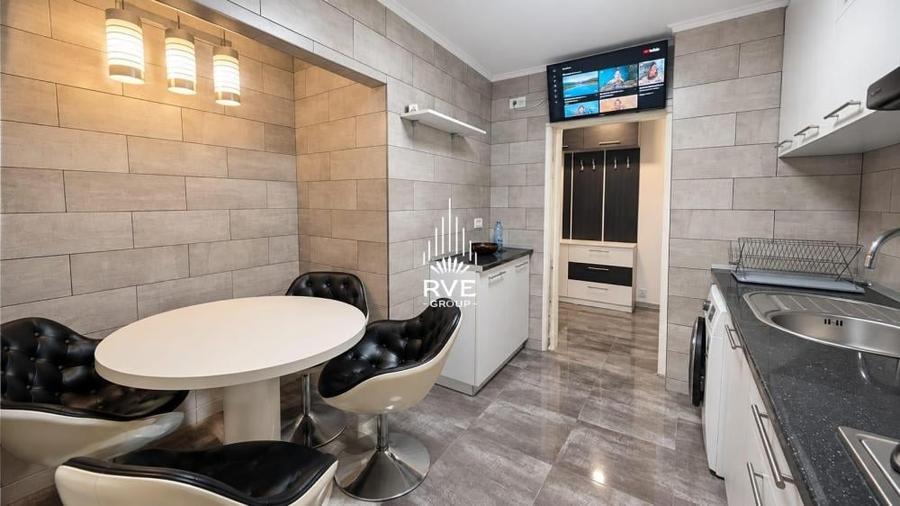 Apartament cu 3 camere în Drumul Taberei