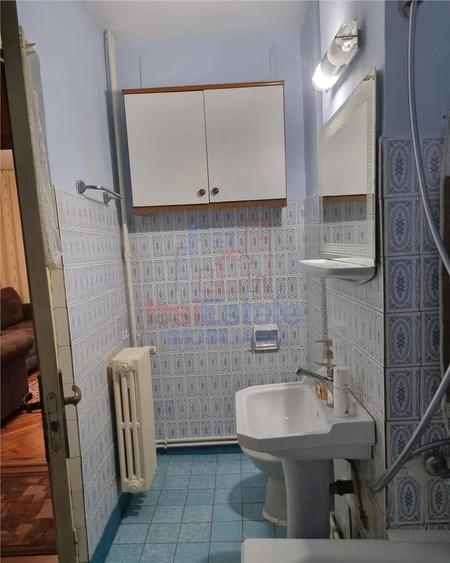 Apartament cu 3 camere decomandat în Filiași