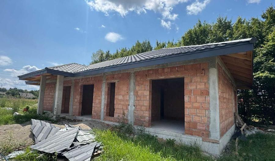 Casă cu 3 camere în Satu Nou de Sus