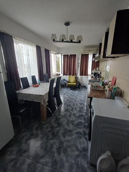 Casă cu 5 camere cu Canalizare în Central