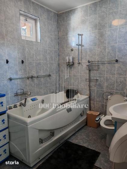 Casă cu 5 camere cu Teren 70 Mp în Tei