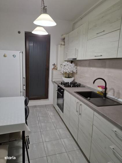 Apartament cu 3 camere decomandat în Rahova