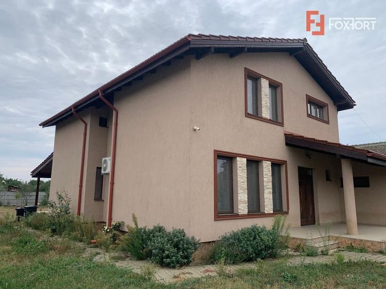 Casă individuală cu 5 camere cu Canalizare în Parța