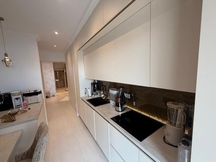 Apartament cu 3 camere decomandat, mobilat în Central