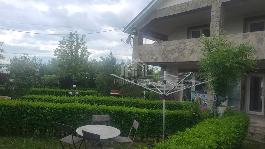 Casă individuală cu 5 camere cu Canalizare în Spătaru