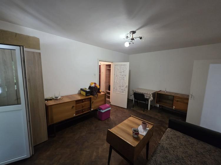 Apartament cu 2 camere semidecomandat, mobilat în Berceni