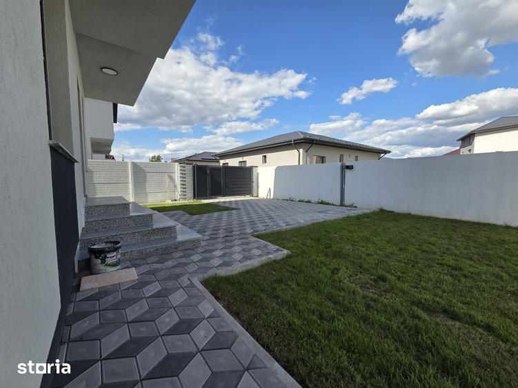 Casă cu 4 camere cu Teren 300 Mp în Cornetu