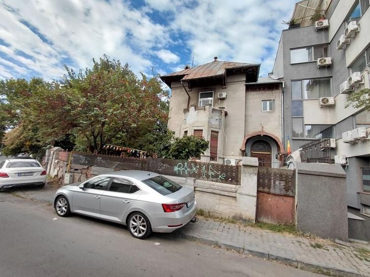Casă cu 10 camere cu Canalizare în Unirii
