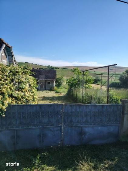 Casă cu 2 camere cu Teren 3750 Mp în Ceanu Mare