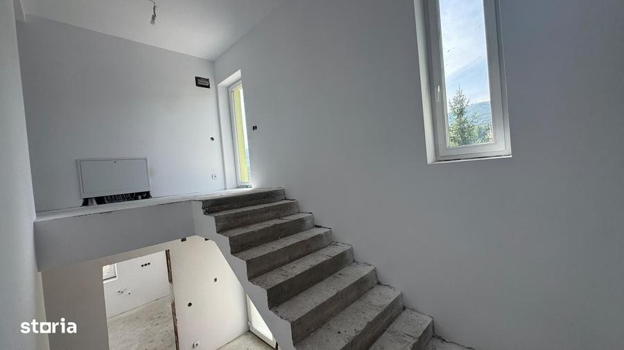 Casă cu 4 camere în Sadu