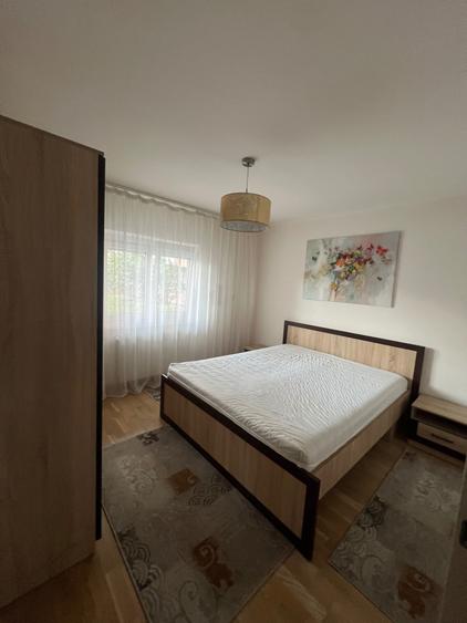 Apartament cu 3 camere decomandat în Exterior Vest