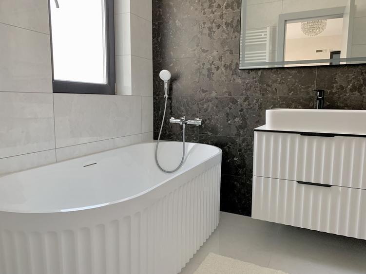Casă individuală cu 5 camere cu Canalizare în Tunari