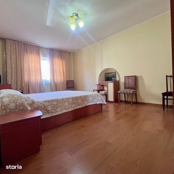 Apartament cu 3 camere decomandat în Micro 12