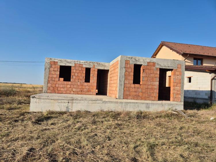 Casă cu 4 camere în Frumușeni