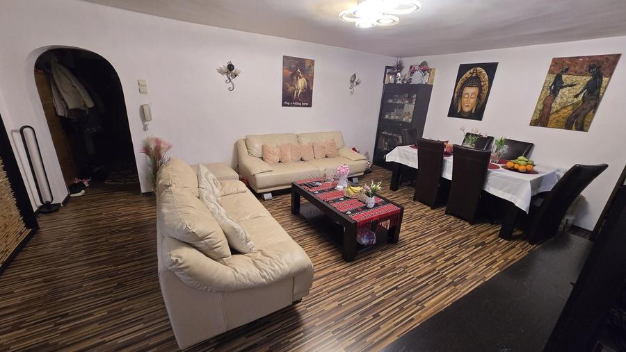 Apartament cu 3 camere decomandat în Micro 5