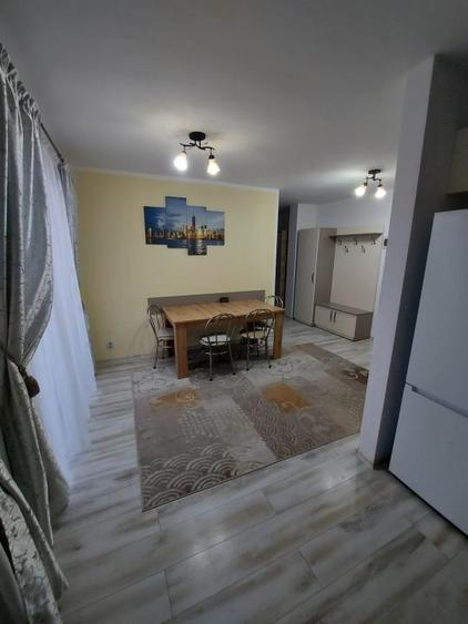 Apartament cu 3 camere semidecomandat, mobilat în Florești