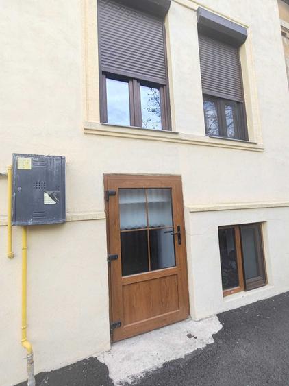 Apartament cu 2 camere semidecomandat, mobilat în Exterior Vest