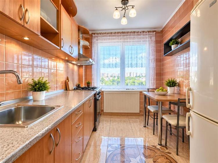 Apartament cu 2 camere decomandat, mobilat în Titan