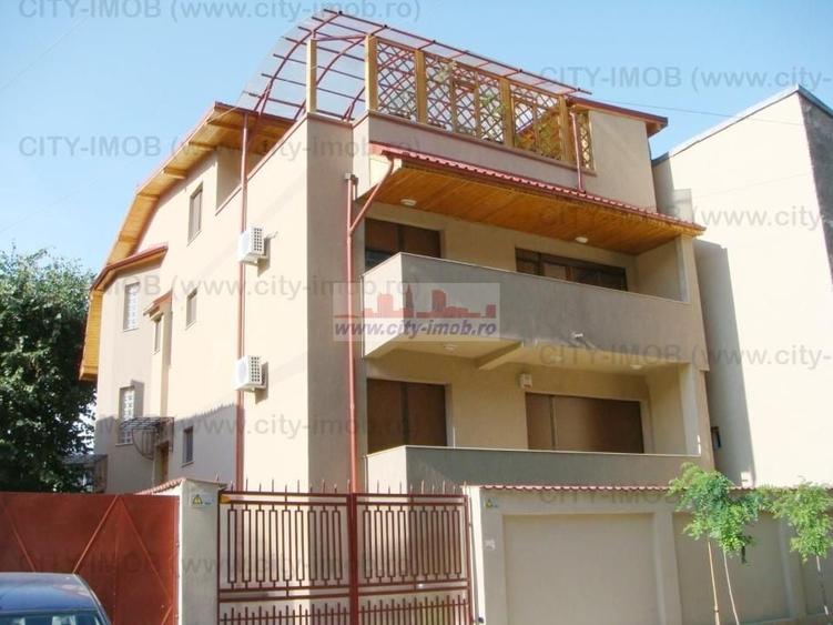 Casă individuală cu 12 camere decomandat cu Canalizare în Baicului