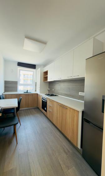 Apartament cu 2 camere decomandat în Tractorul