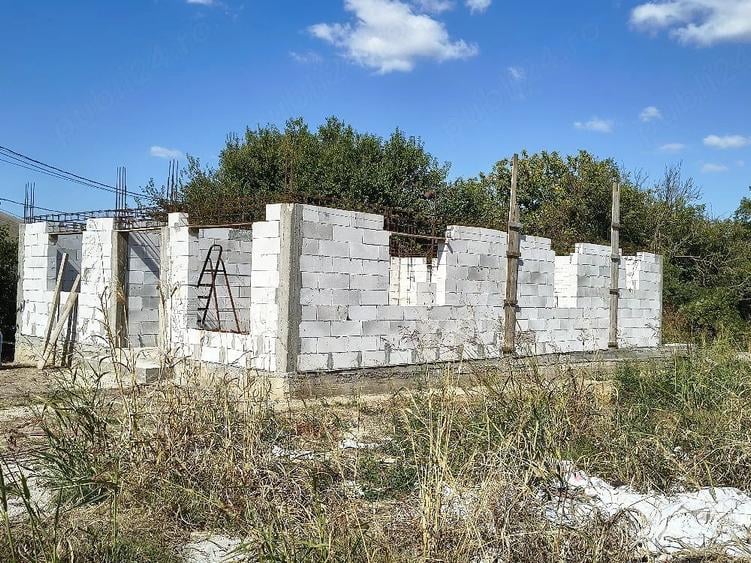 Casă cu 4 camere cu Teren 888 Mp în Giurgiului