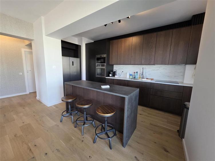 Apartament cu 4 camere decomandat, mobilat în Pipera