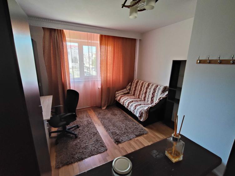 Garsonieră decomandată în Central