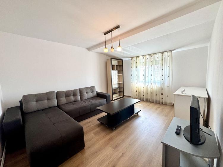 Apartament cu 2 camere decomandat în Girocului
