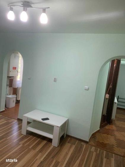 Apartament cu 3 camere semidecomandat în Central
