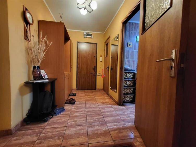 Apartament cu 4 camere decomandat, mobilat în Titan
