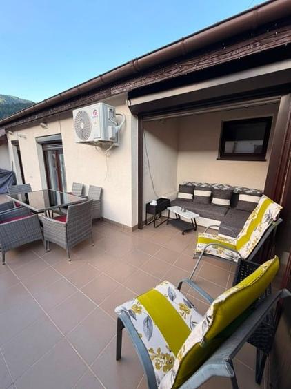 Apartament cu 3 camere decomandat, mobilat în Central