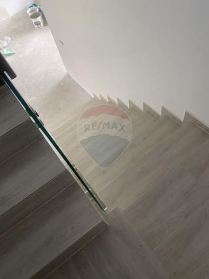Casă cu 4 camere cu Teren 286 Mp în Snagov