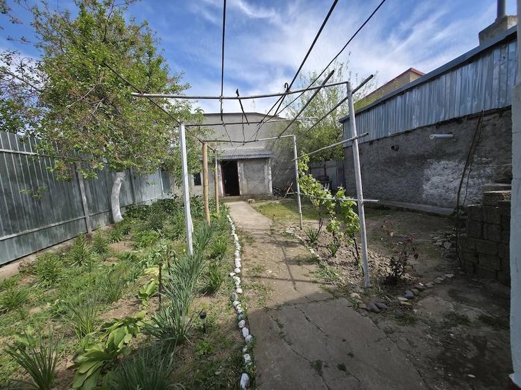 Casă cu 4 camere cu Teren 264 Mp în Buzaului