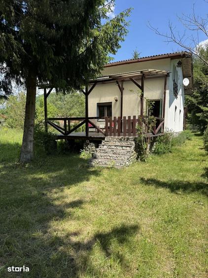 Casă cu 4 camere cu Teren 3500 Mp în Stoenești