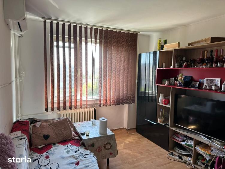 Apartament cu 4 camere semidecomandat, mobilat în Drumul Taberei